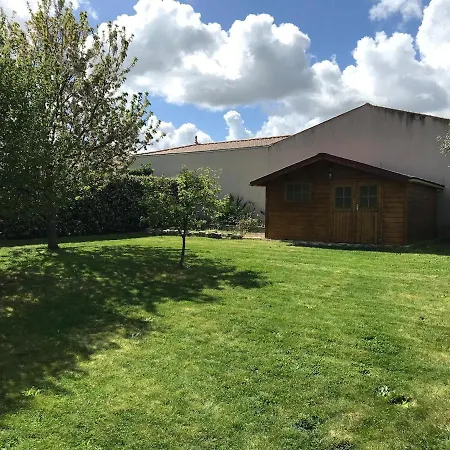 Maison Contemporaine Au Calme Avec Jardin Arbore Corme-Royal