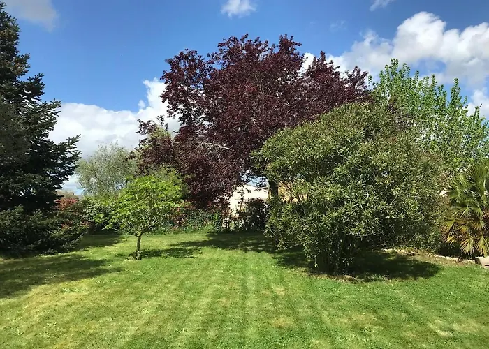 Maison Contemporaine Au Calme Avec Jardin Arbore Holiday home