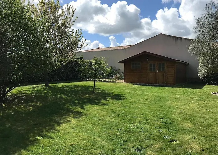 Maison Contemporaine Au Calme Avec Jardin Arbore Corme-Royal
